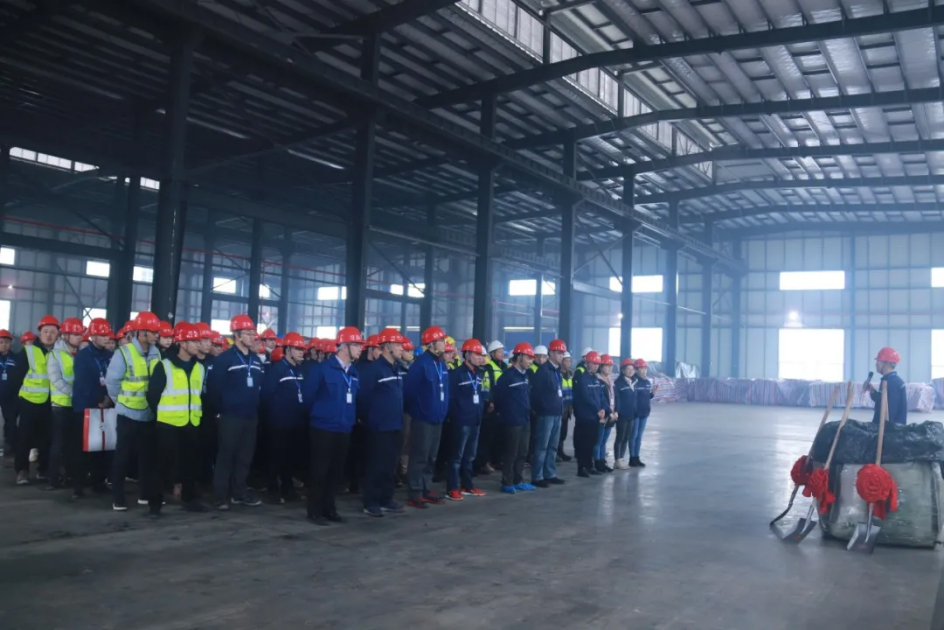 新年新車間！中部產(chǎn)業(yè)基地舉行循環(huán)二期投產(chǎn)