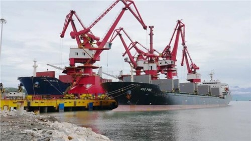 “鎳金屬巨輪”滿載啟航！ 北莫羅瓦利產(chǎn)業(yè)基地鎳產(chǎn)品發(fā)貨首破萬(wàn)金噸